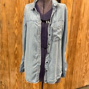 Maurices light blue chambray shirt with subtle red stitching
